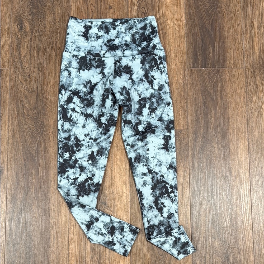 Onzie Grey Black 24” Leggings XS Athleisure Yoga Luxury Quick Dry High Waist